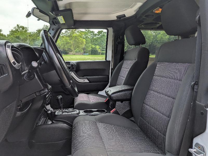 Jeep Wrangler Sahara 4WD 2011