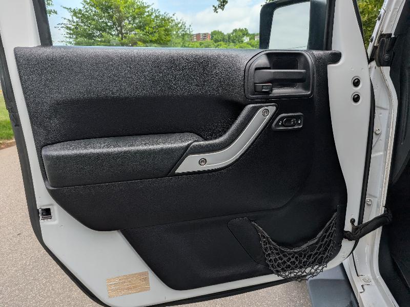 Jeep Wrangler Sahara 4WD 2011
