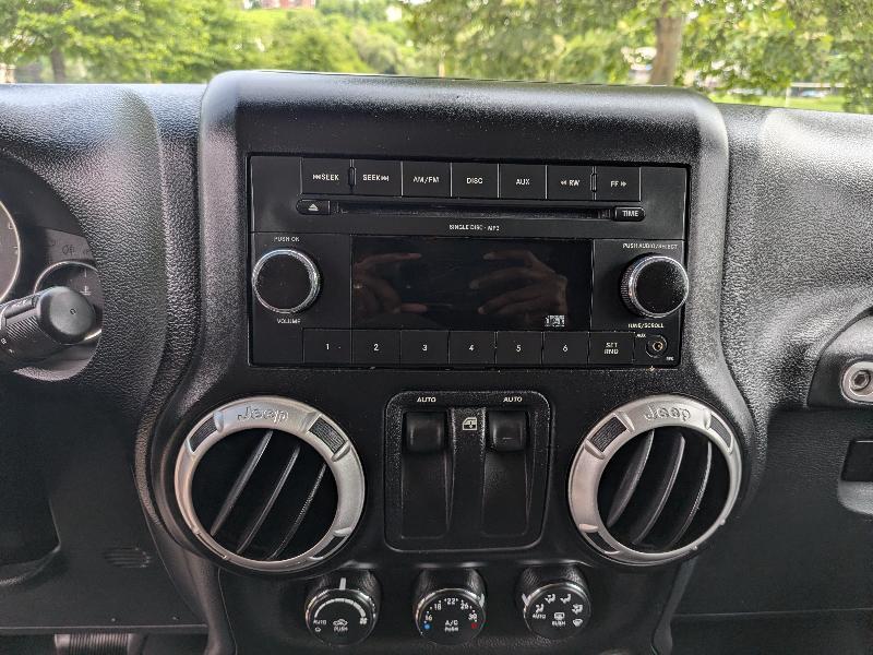 Jeep Wrangler Sahara 4WD 2011
