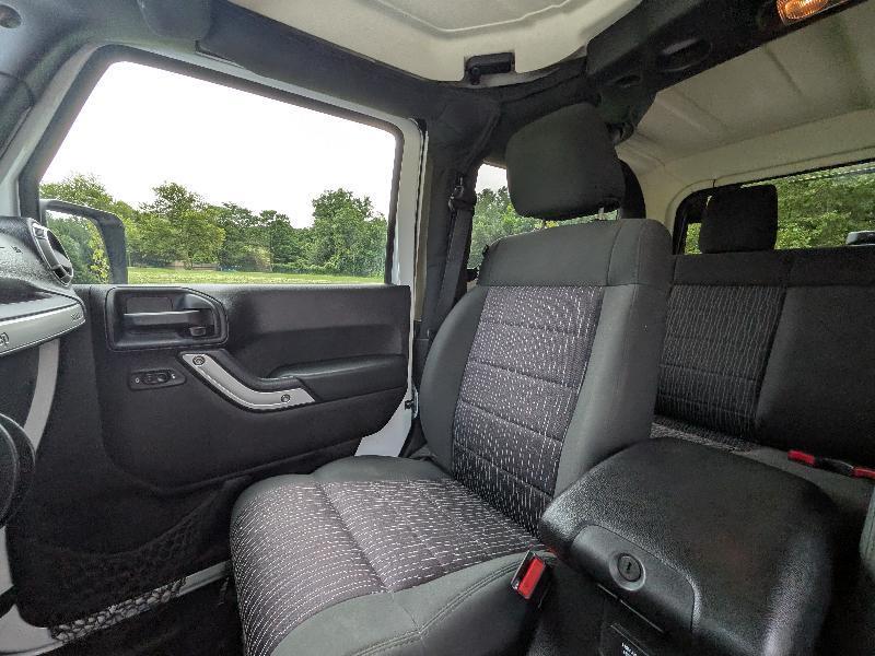 Jeep Wrangler Sahara 4WD 2011