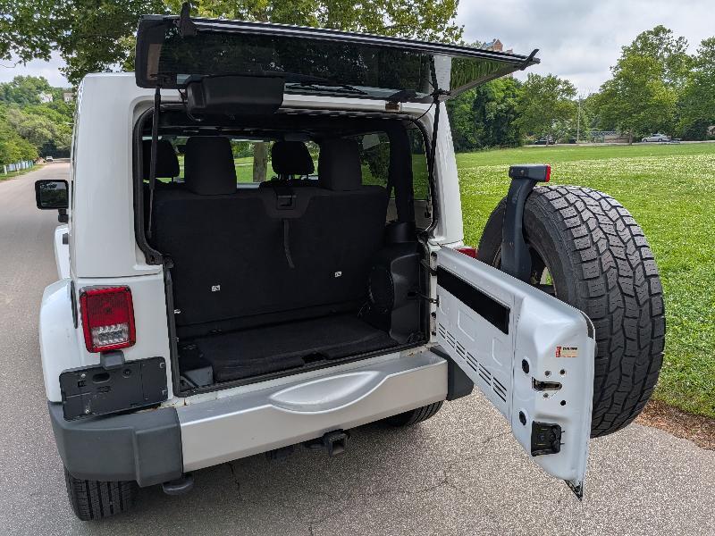 Jeep Wrangler Sahara 4WD 2011