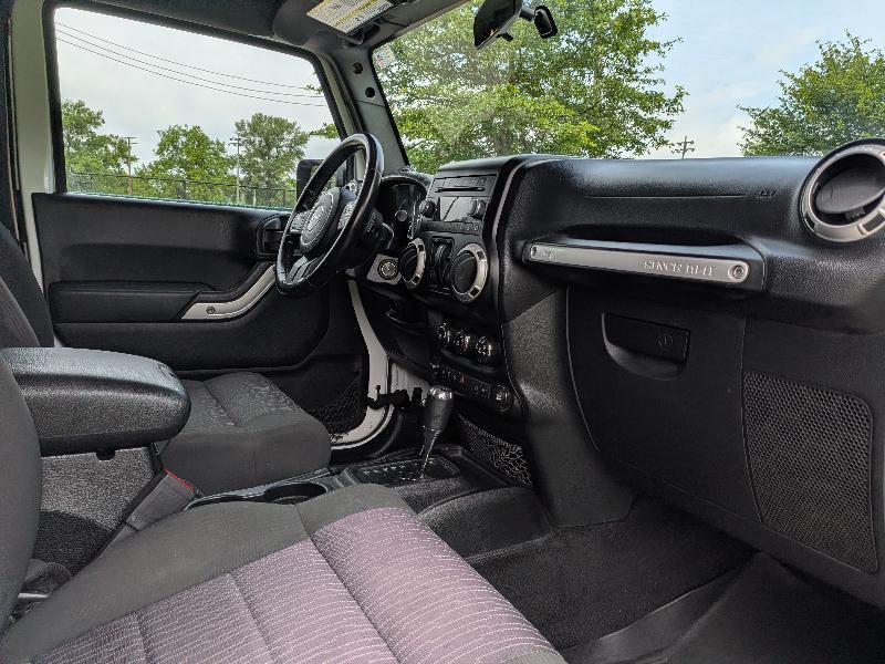 Jeep Wrangler Sahara 4WD 2011