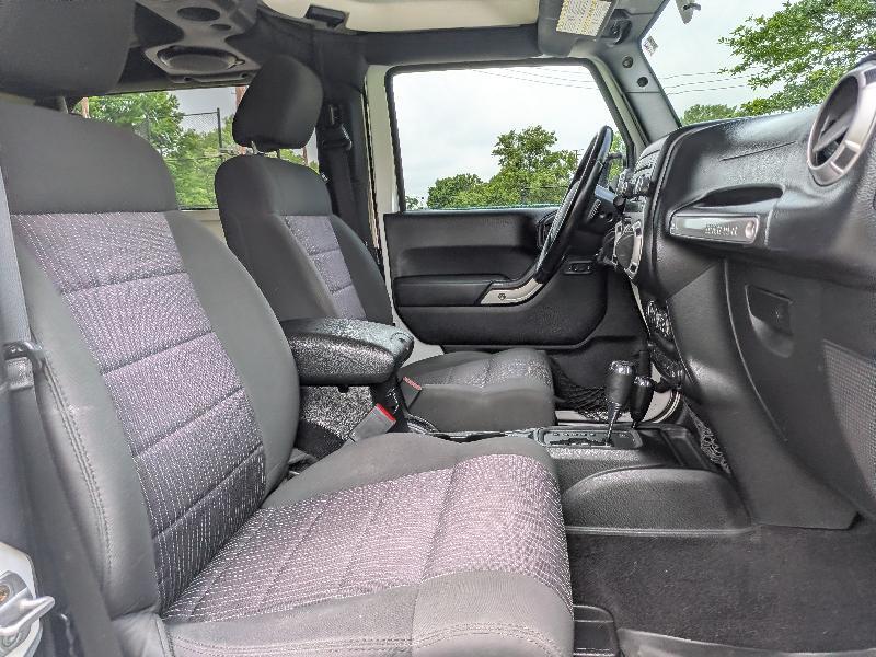 Jeep Wrangler Sahara 4WD 2011