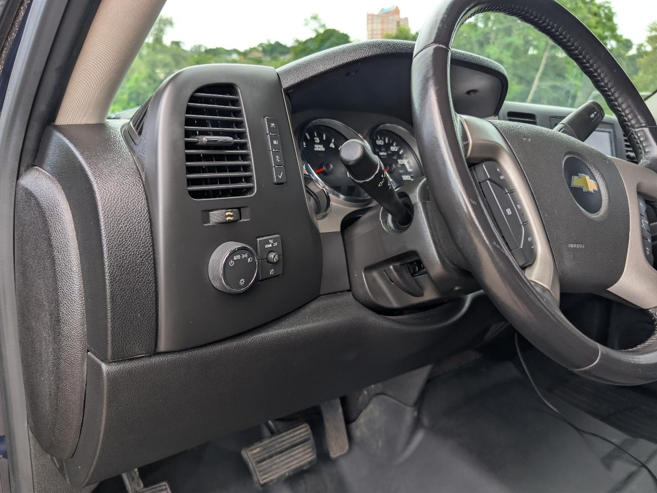 Chevrolet Silverado 1500 LT Crew Cab 4WD 2012