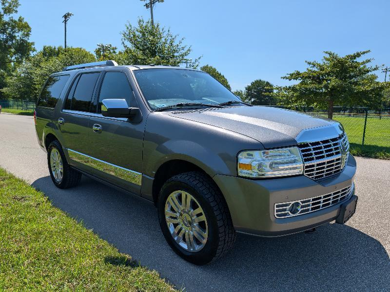 Lincoln Navigator 4WD 2011