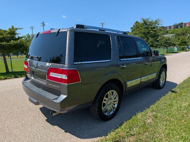 Lincoln Navigator 4WD 2011