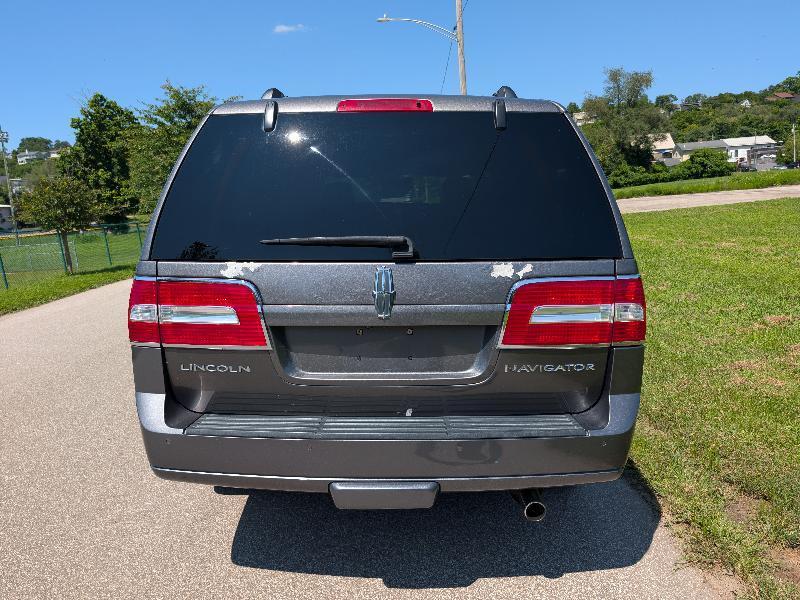 Lincoln Navigator 4WD 2011