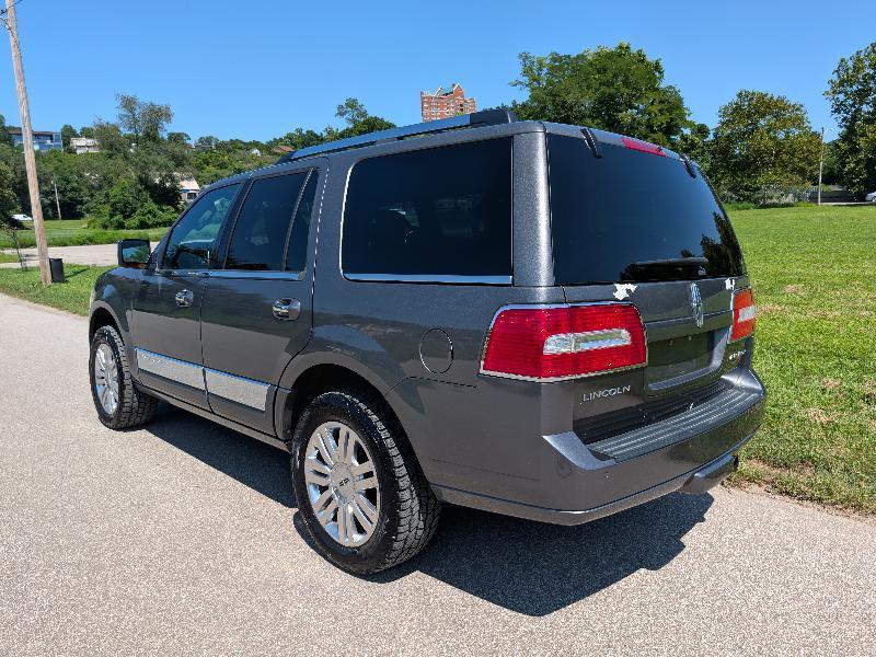 Lincoln Navigator 4WD 2011