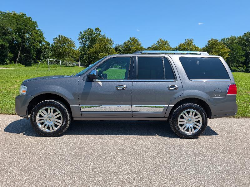 Lincoln Navigator 4WD 2011
