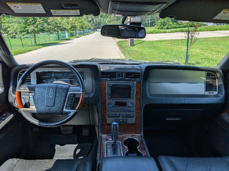 Lincoln Navigator 4WD 2011