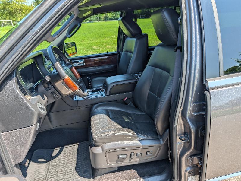 Lincoln Navigator 4WD 2011