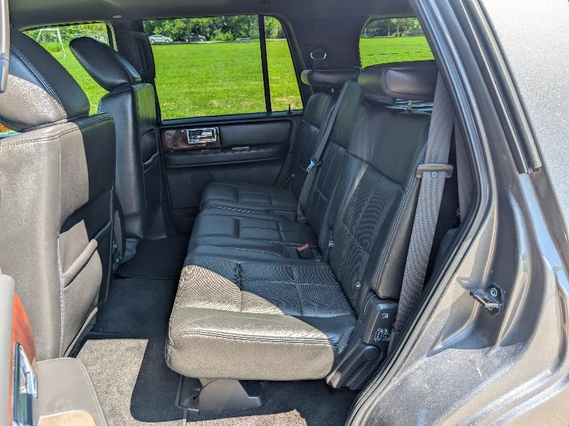 Lincoln Navigator 4WD 2011