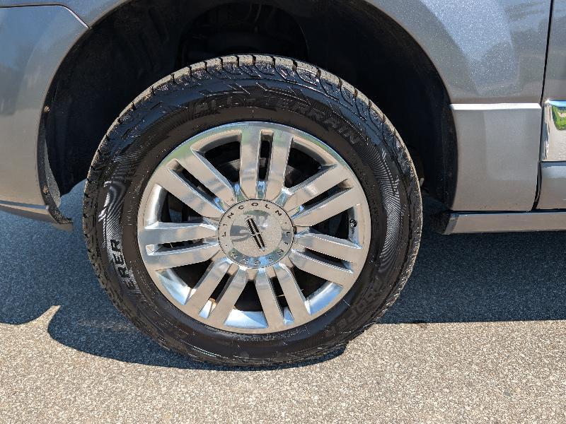 Lincoln Navigator 4WD 2011
