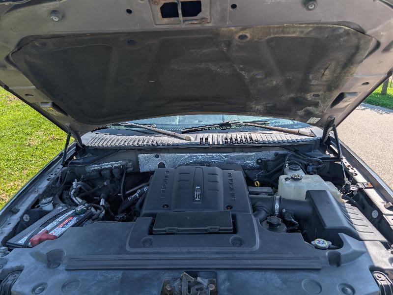 Lincoln Navigator 4WD 2011