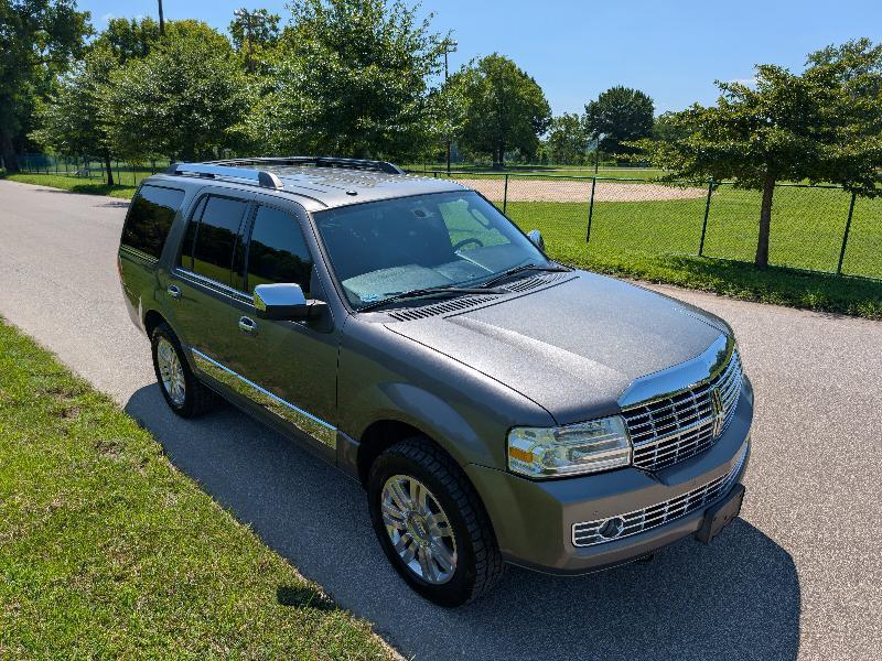 Lincoln Navigator 4WD 2011