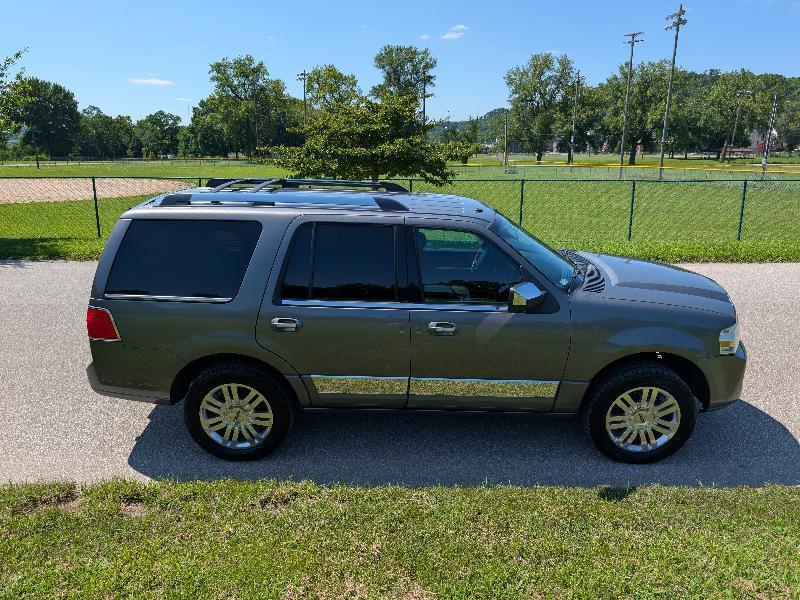 Lincoln Navigator 4WD 2011