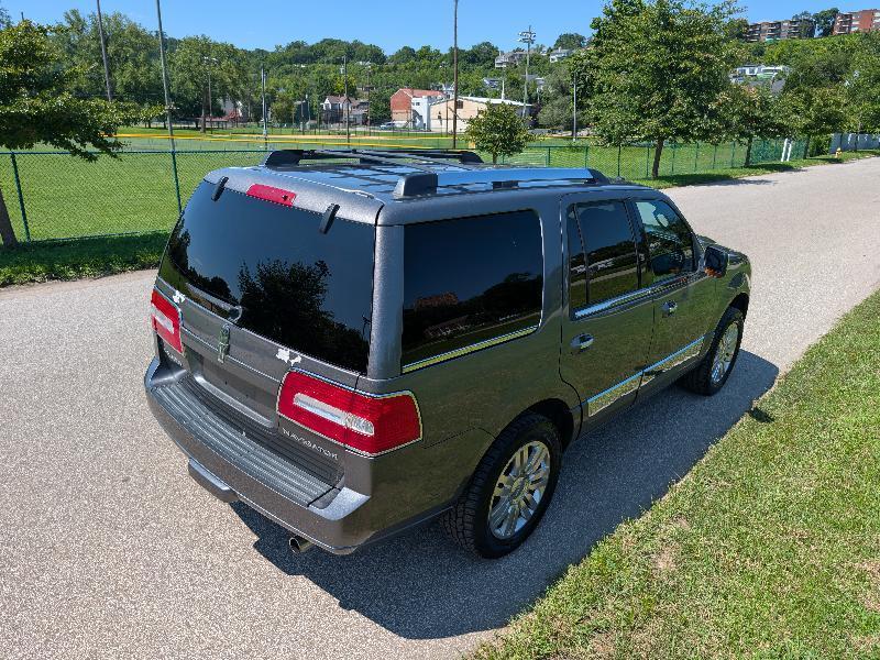 Lincoln Navigator 4WD 2011