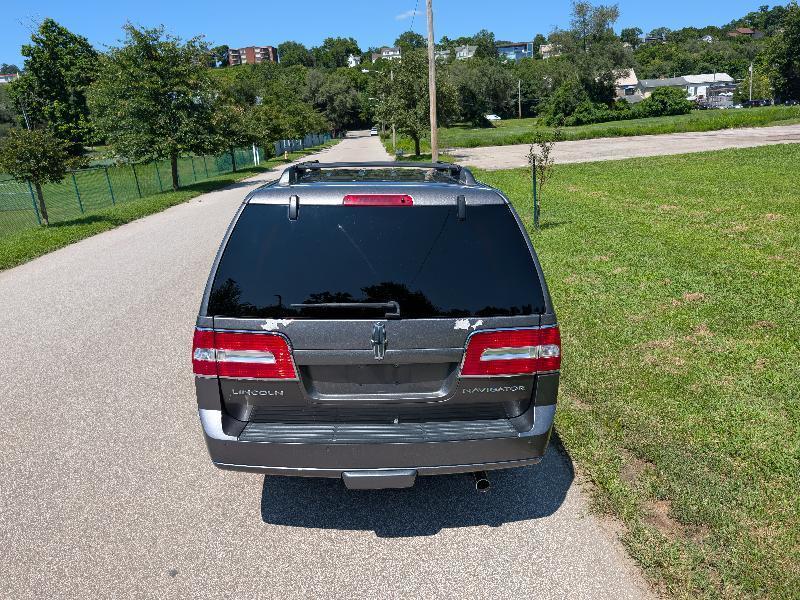 Lincoln Navigator 4WD 2011
