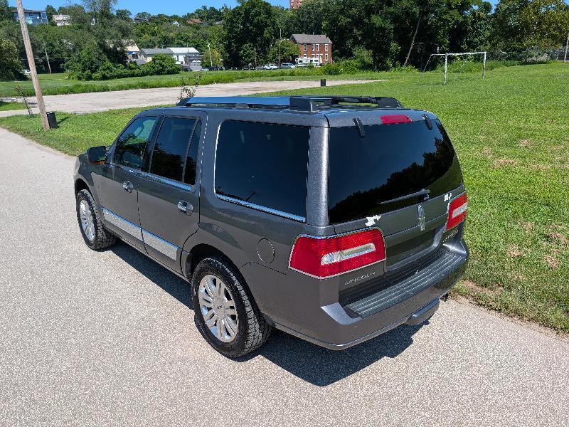 Lincoln Navigator 4WD 2011