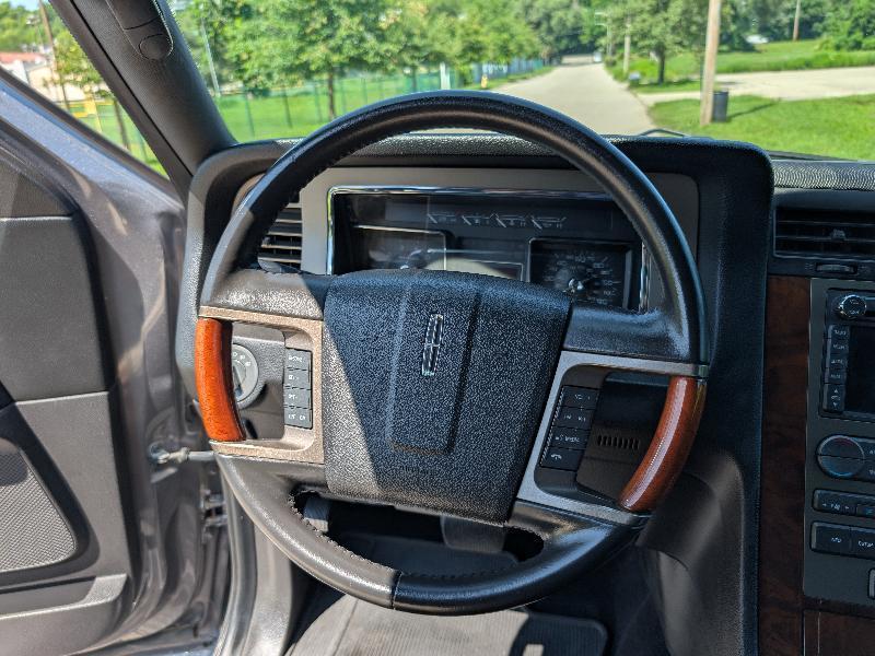 Lincoln Navigator 4WD 2011