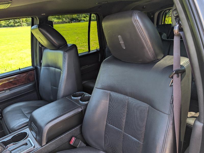 Lincoln Navigator 4WD 2011