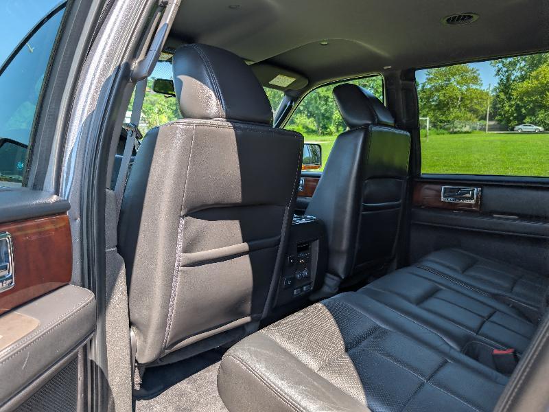 Lincoln Navigator 4WD 2011