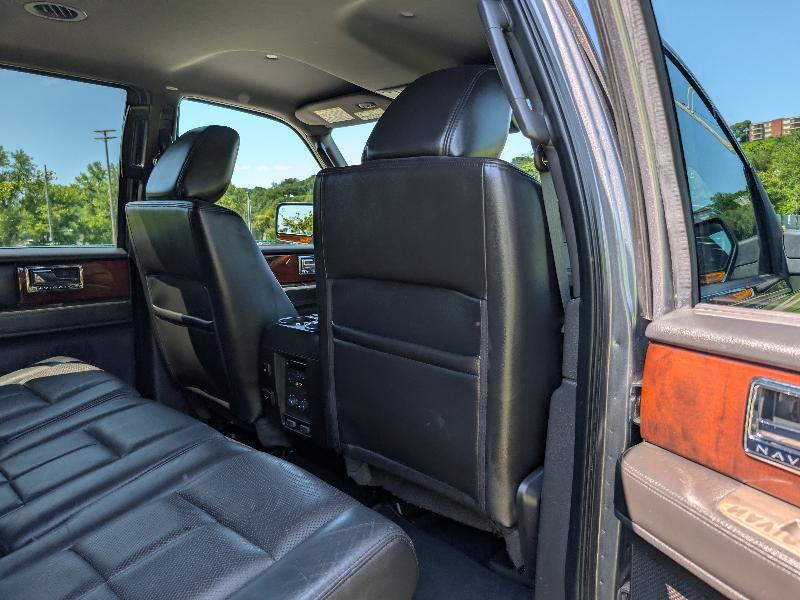 Lincoln Navigator 4WD 2011