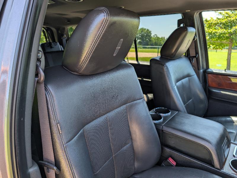 Lincoln Navigator 4WD 2011