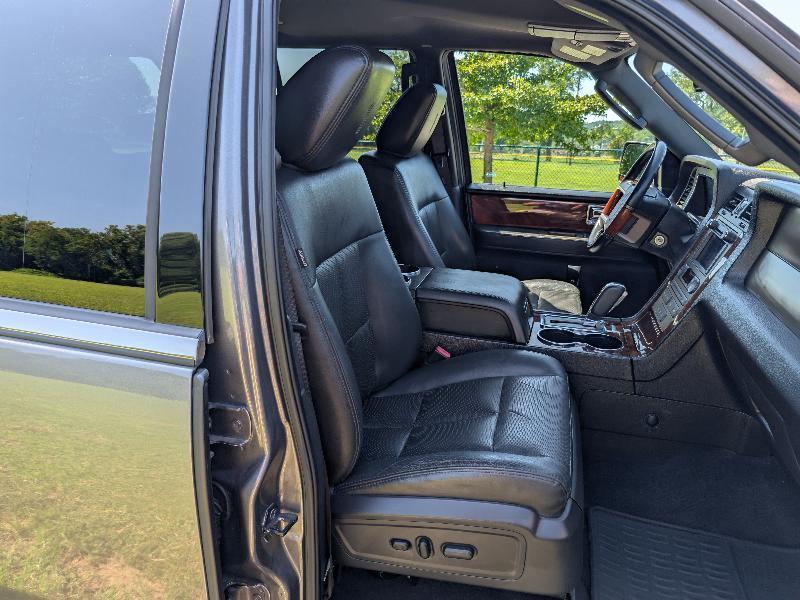 Lincoln Navigator 4WD 2011