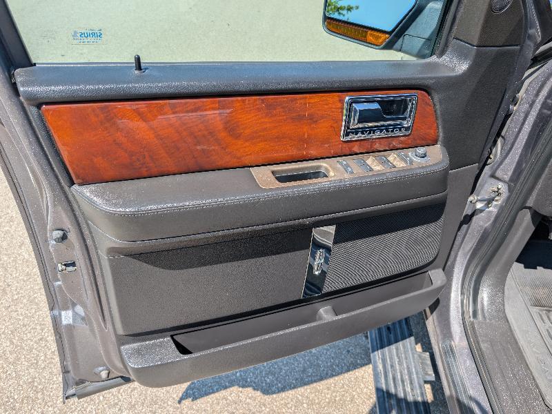 Lincoln Navigator 4WD 2011