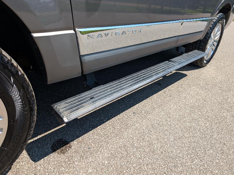Lincoln Navigator 4WD 2011