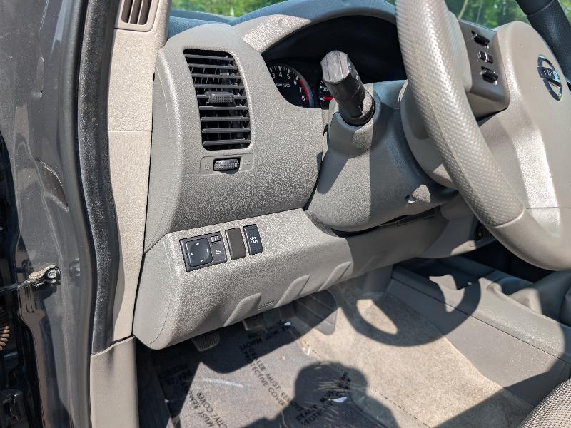 Nissan Frontier SV Crew Cab 4WD 2012