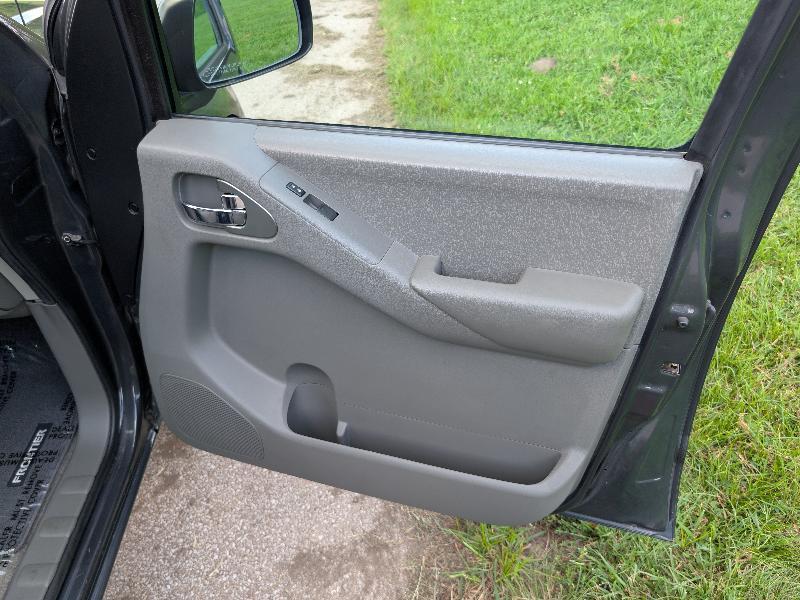 Nissan Frontier SV Crew Cab 4WD 2012