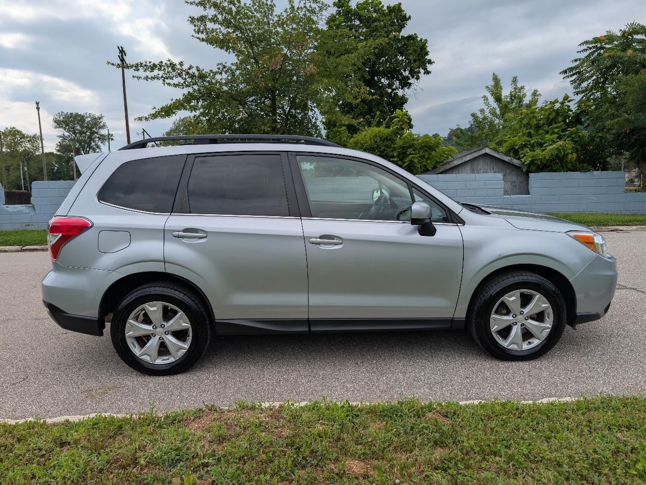Subaru Forester 2.5i Limited 2014
