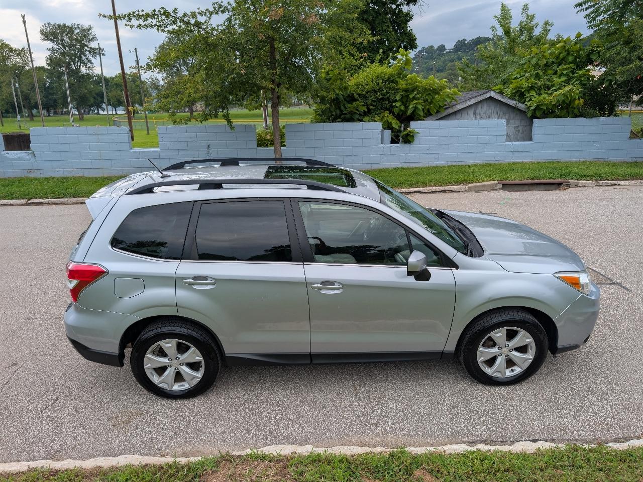 Subaru Forester 2.5i Limited 2014