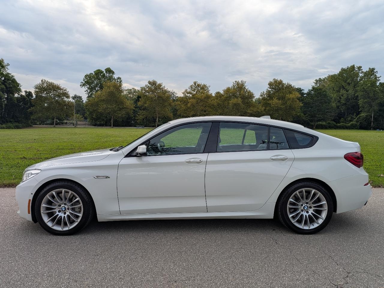BMW 5-Series Gran Turismo 550i xDrive 2014