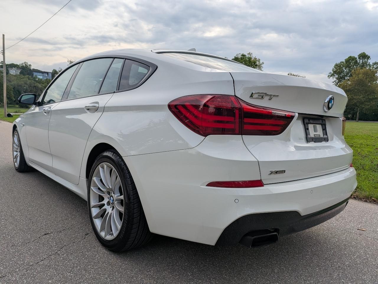 BMW 5-Series Gran Turismo 550i xDrive 2014
