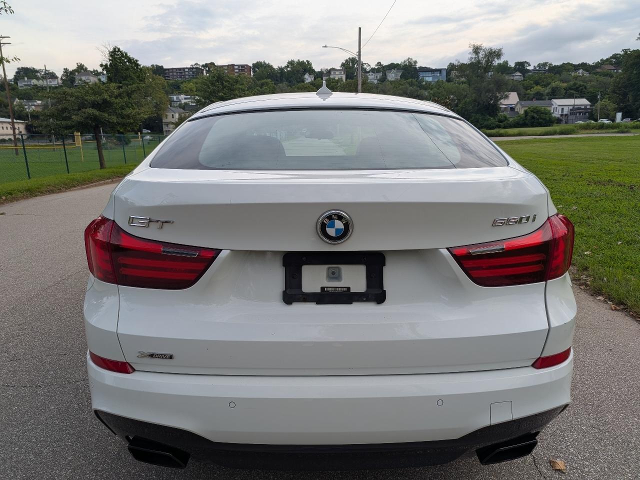 BMW 5-Series Gran Turismo 550i xDrive 2014