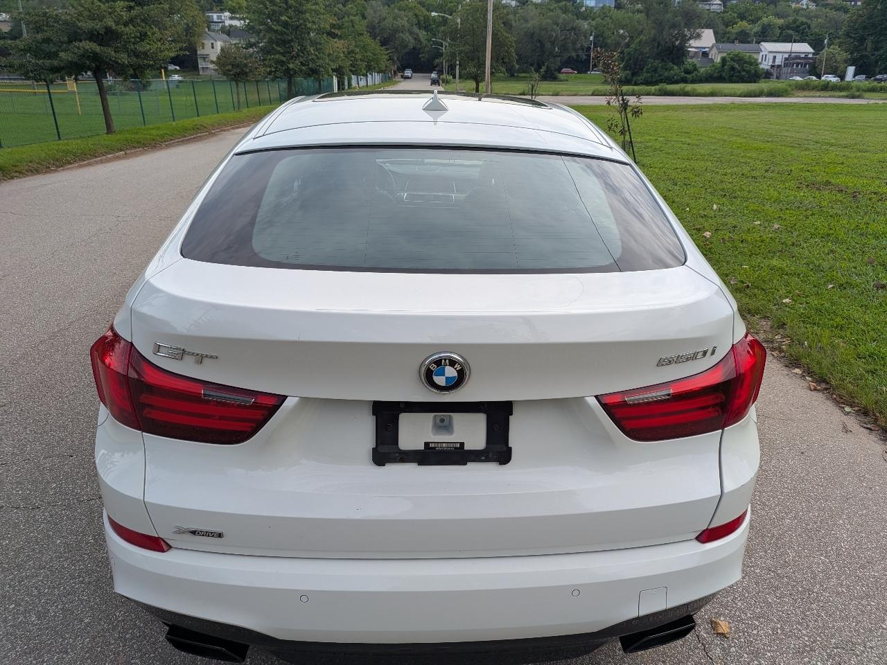BMW 5-Series Gran Turismo 550i xDrive 2014