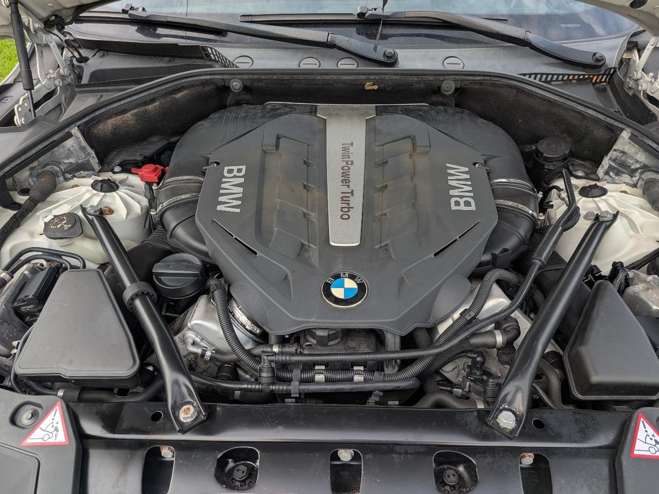 BMW 5-Series Gran Turismo 550i xDrive 2014