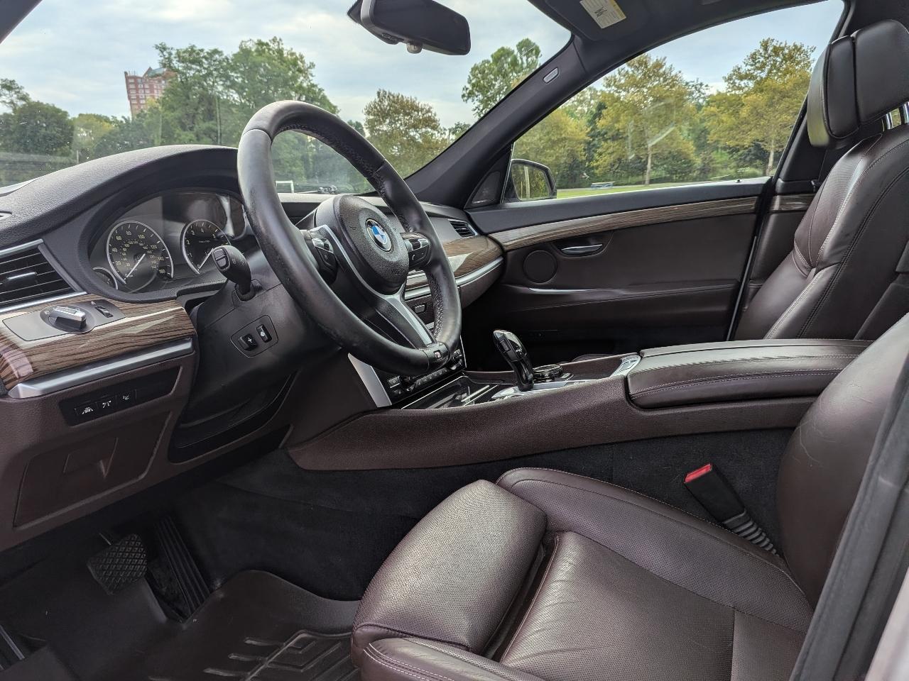 BMW 5-Series Gran Turismo 550i xDrive 2014