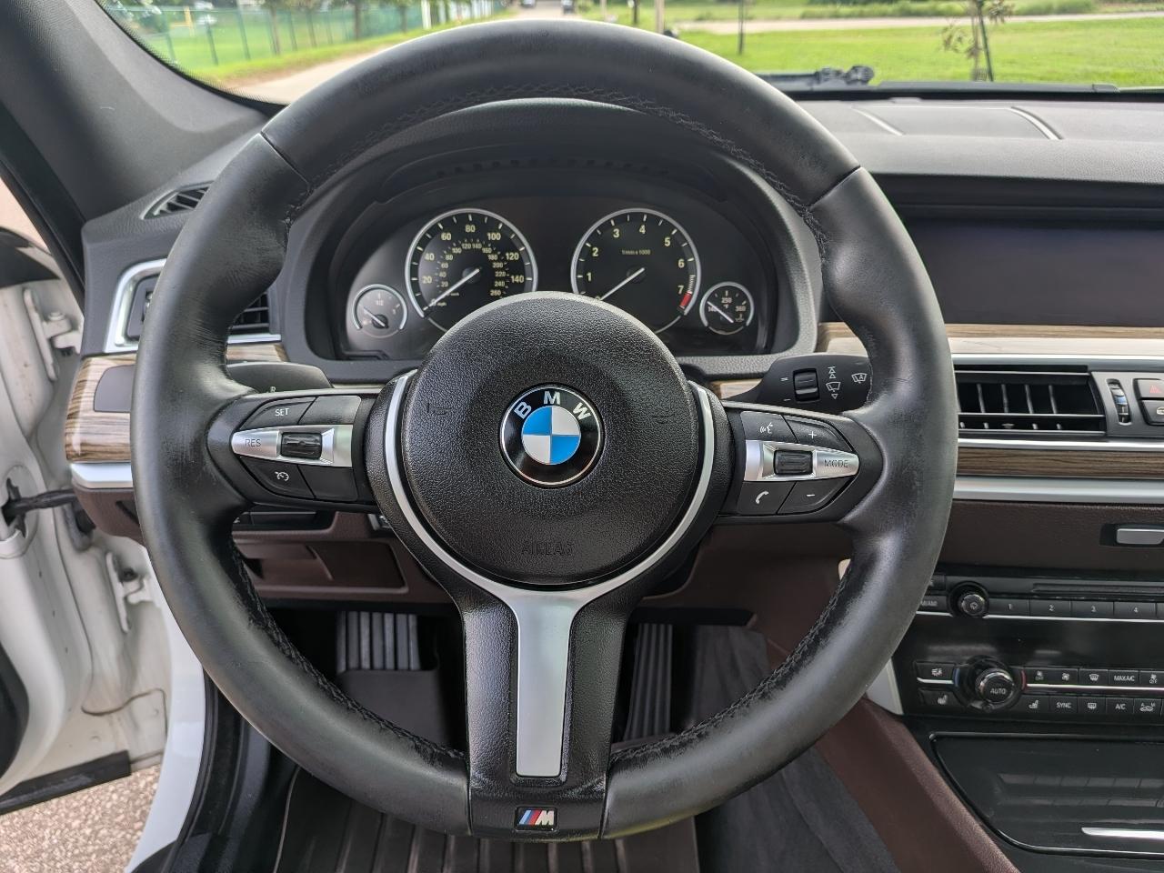BMW 5-Series Gran Turismo 550i xDrive 2014