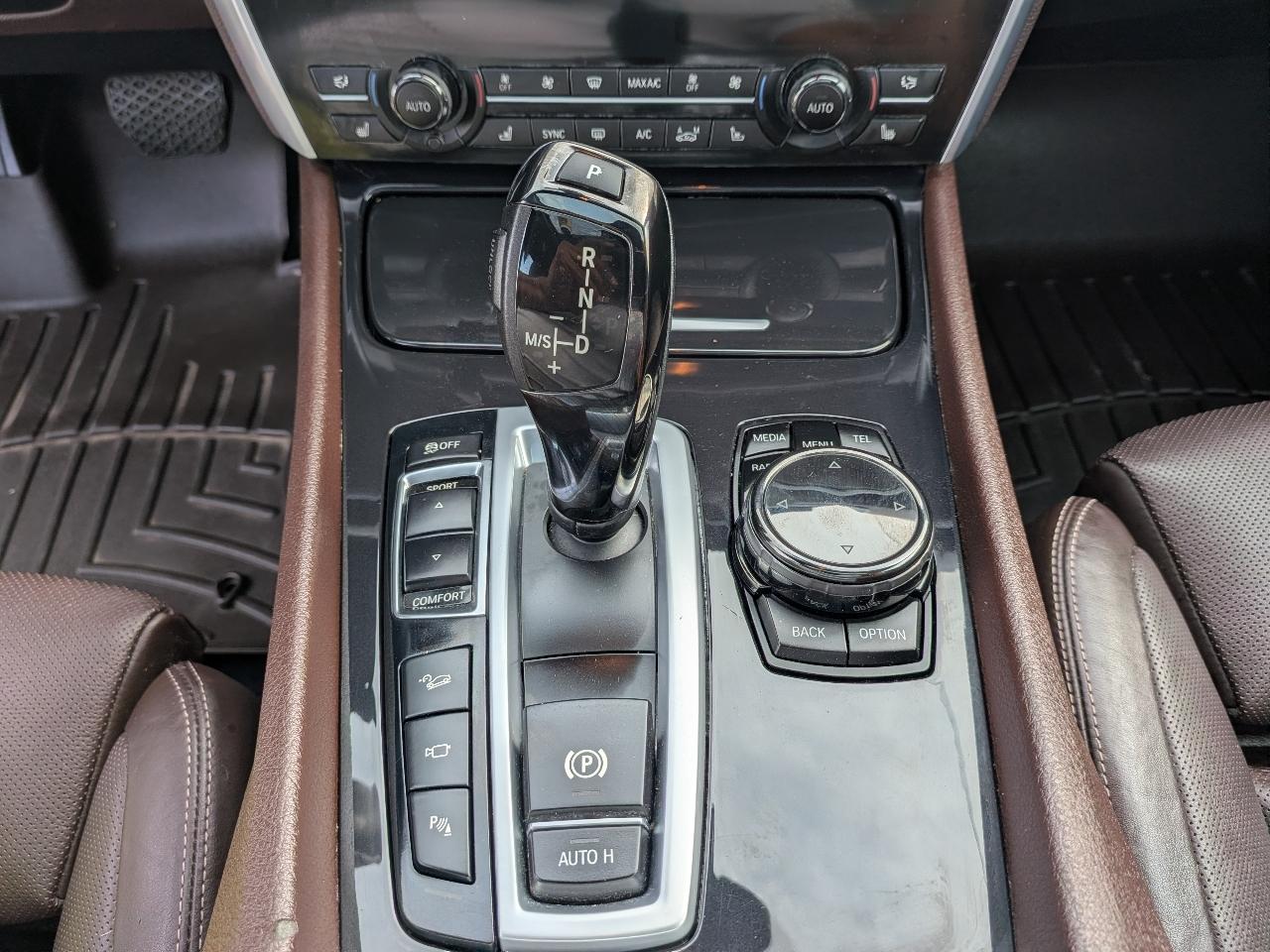 BMW 5-Series Gran Turismo 550i xDrive 2014