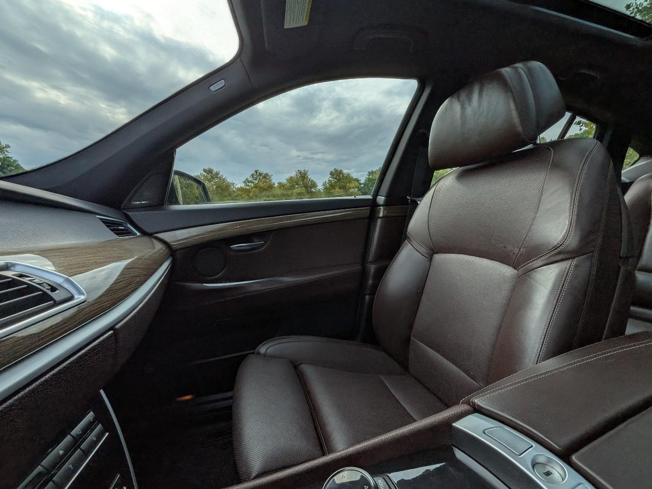 BMW 5-Series Gran Turismo 550i xDrive 2014