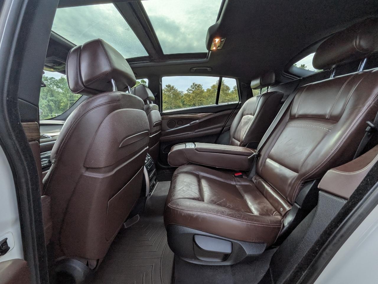 BMW 5-Series Gran Turismo 550i xDrive 2014