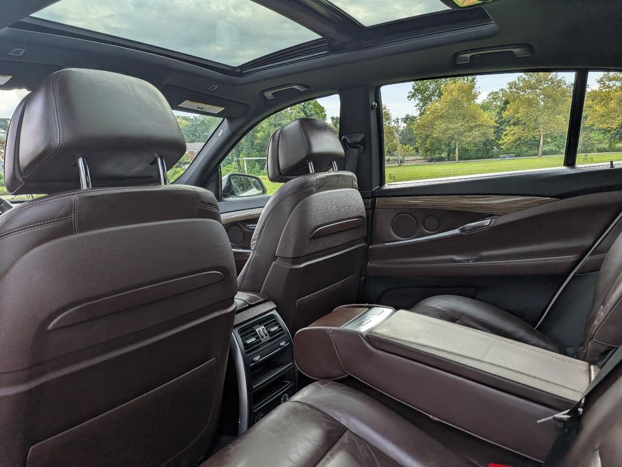 BMW 5-Series Gran Turismo 550i xDrive 2014