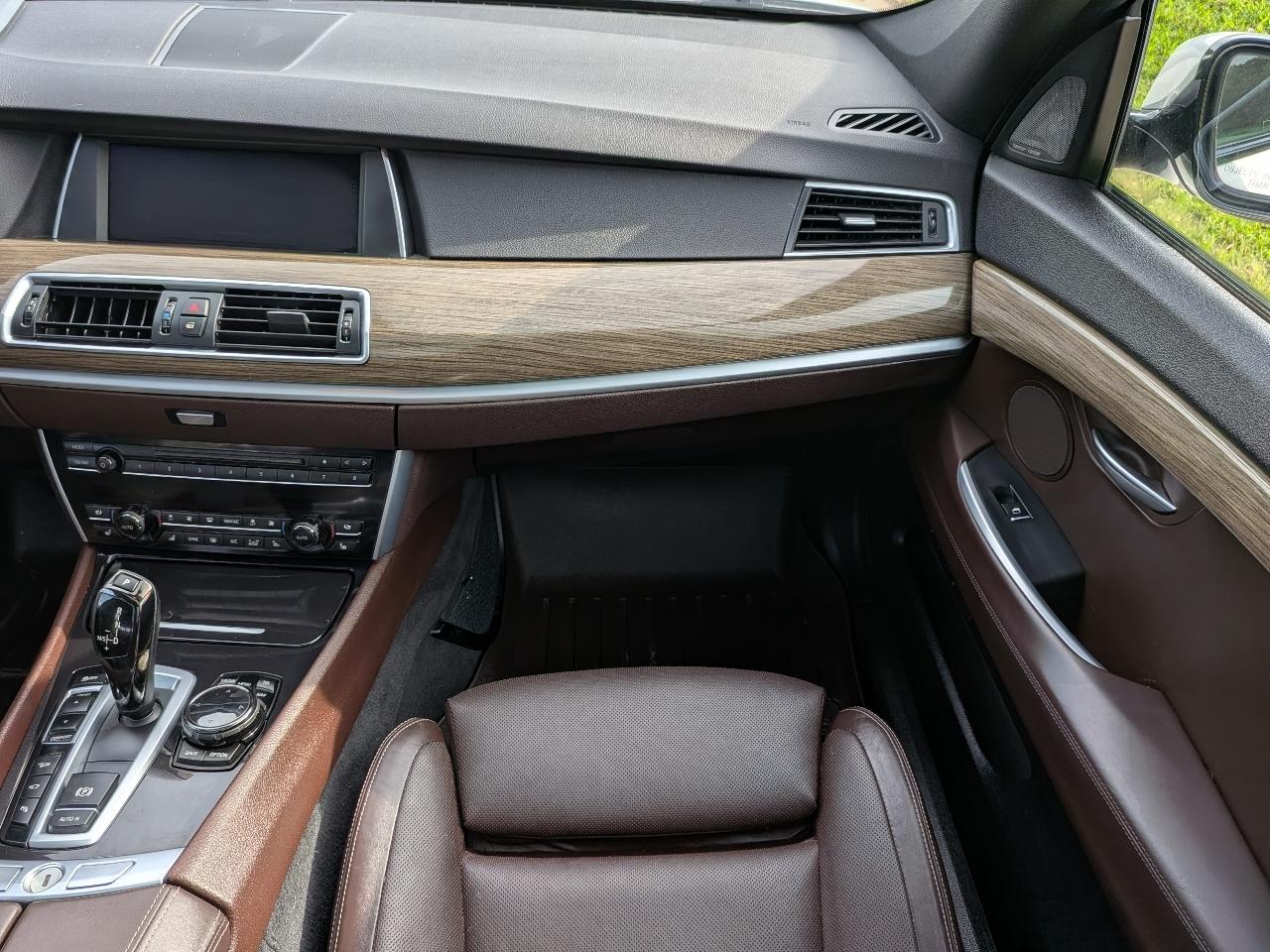 BMW 5-Series Gran Turismo 550i xDrive 2014
