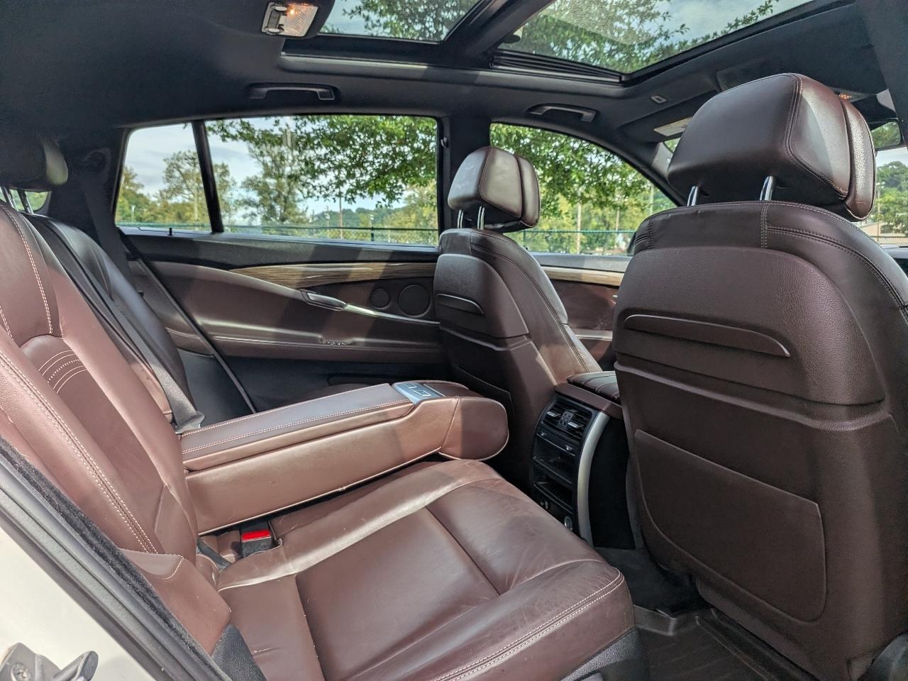 BMW 5-Series Gran Turismo 550i xDrive 2014