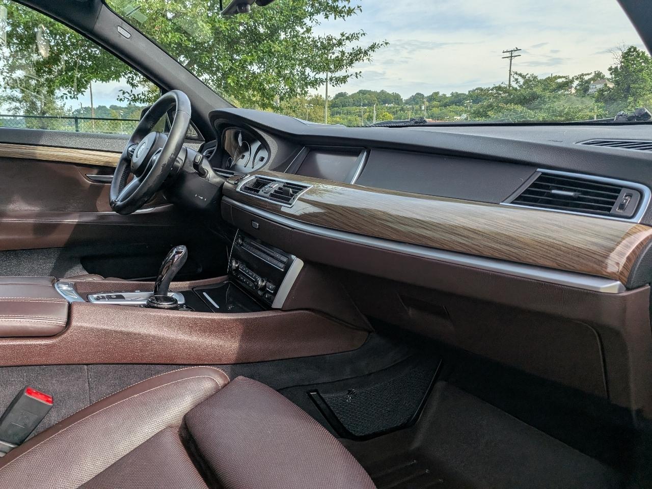 BMW 5-Series Gran Turismo 550i xDrive 2014