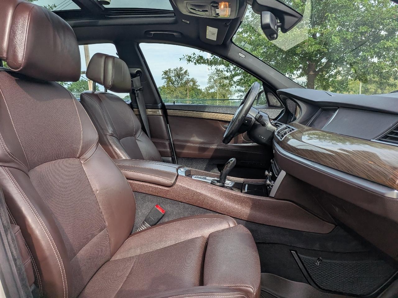 BMW 5-Series Gran Turismo 550i xDrive 2014